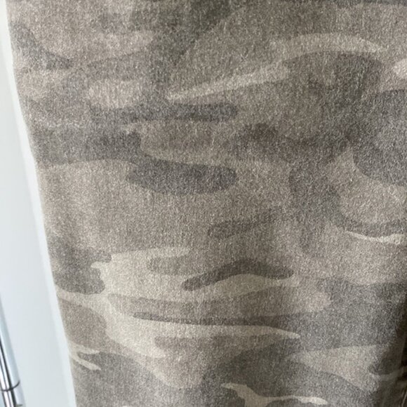 NYDJ camo denim size 8 AMI skinny ankle jeans - Picture 4 of 9